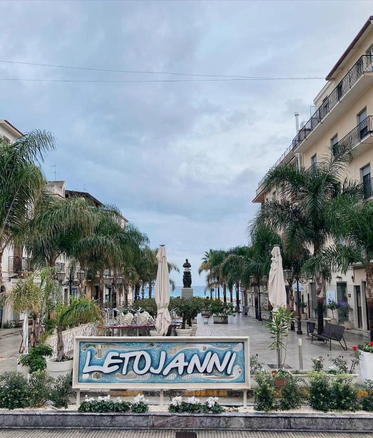 Casa Peppino Apartment Letojanni Luaran gambar